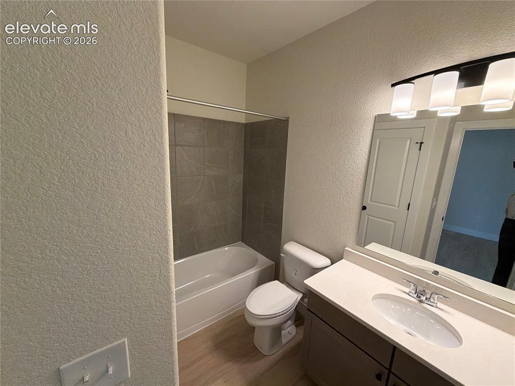 Image 5 of 16: Bathroom