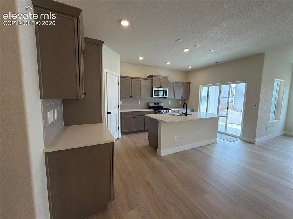 Image 9 of 16: Kitchen