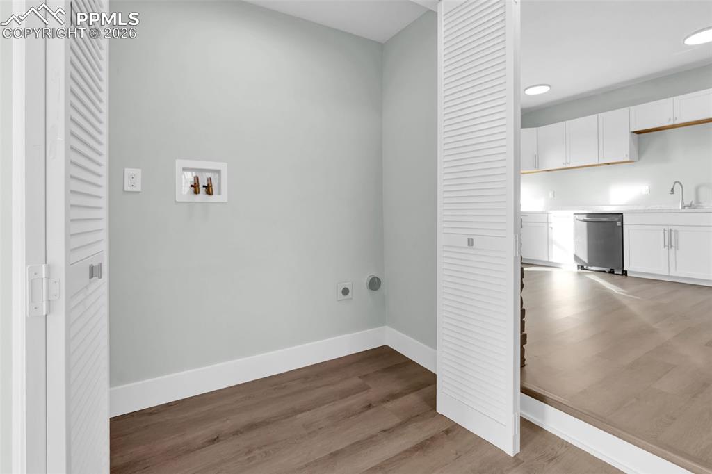 Image 15 of 24: Laundry