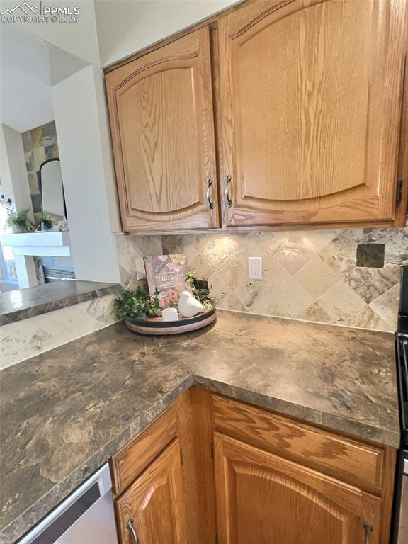 Image 21 of 47: Kitchen