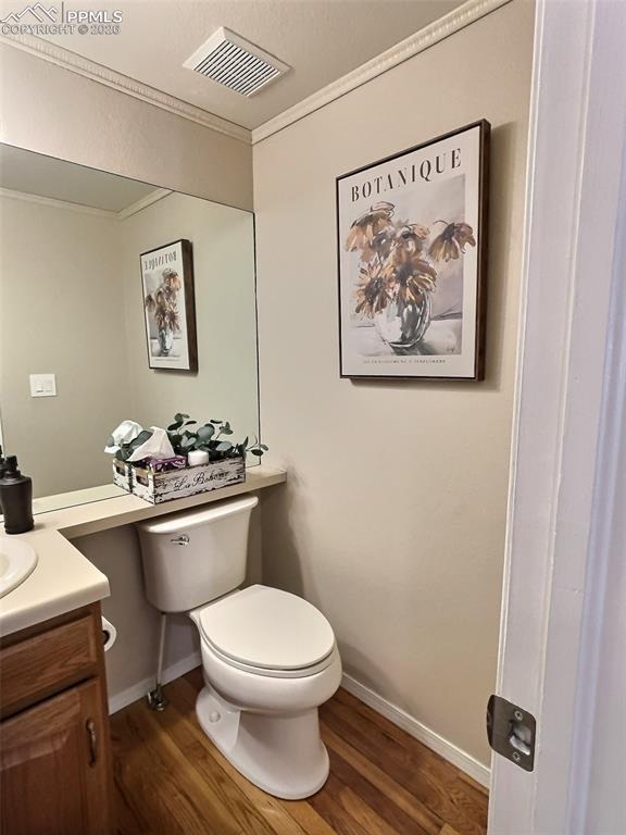 Image 23 of 47: Bathroom