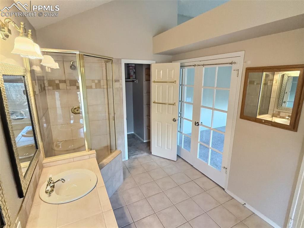 Image 26 of 47: Master Bathroom