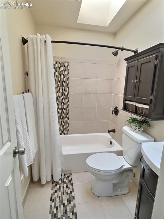 Image 29 of 47: Bathroom