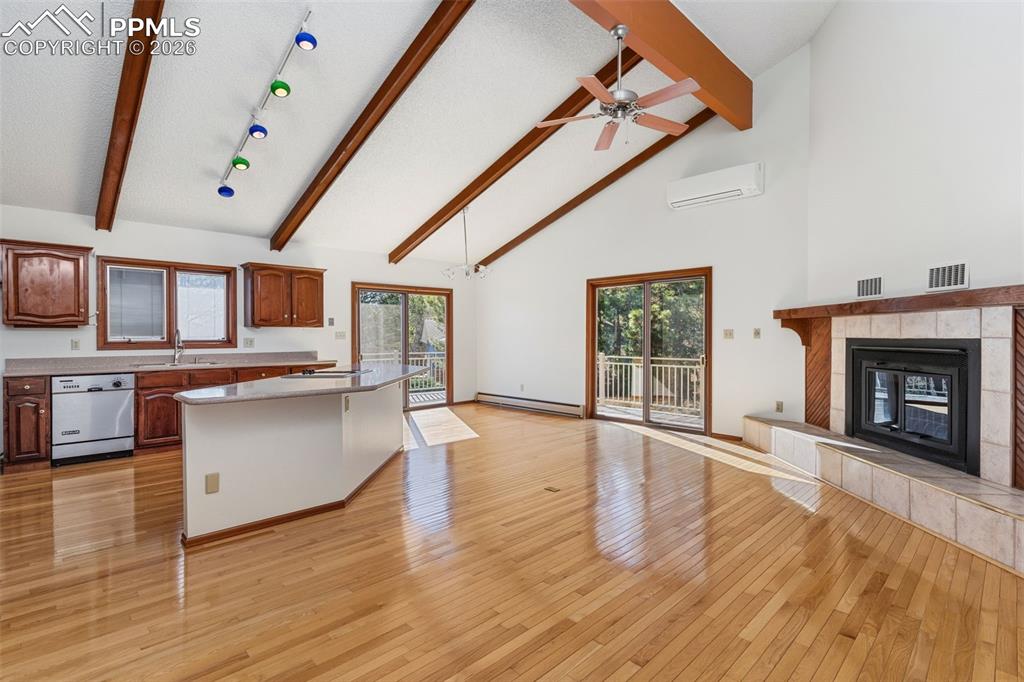 Image 12 of 48: Kitchen