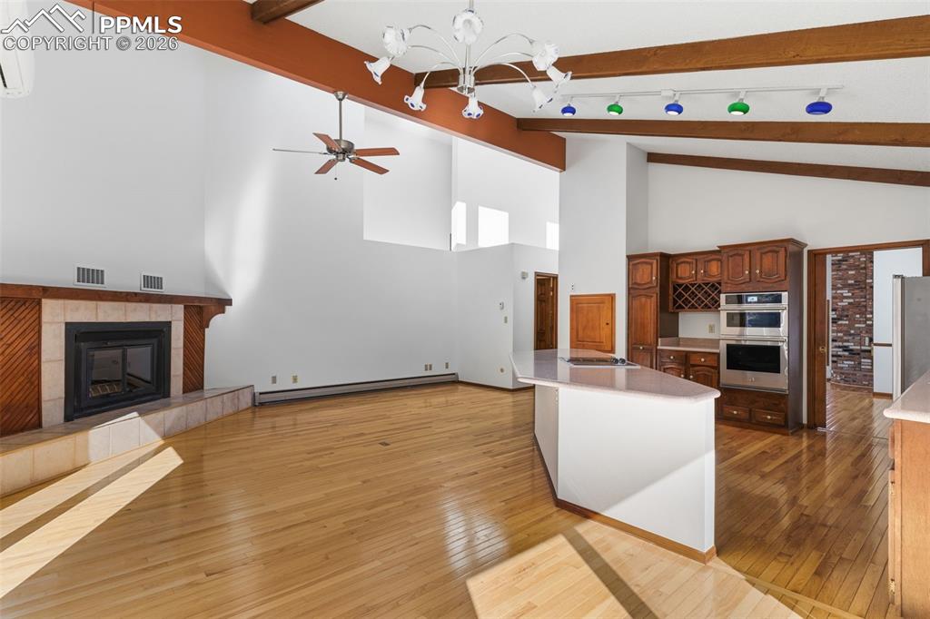 Image 13 of 48: Kitchen