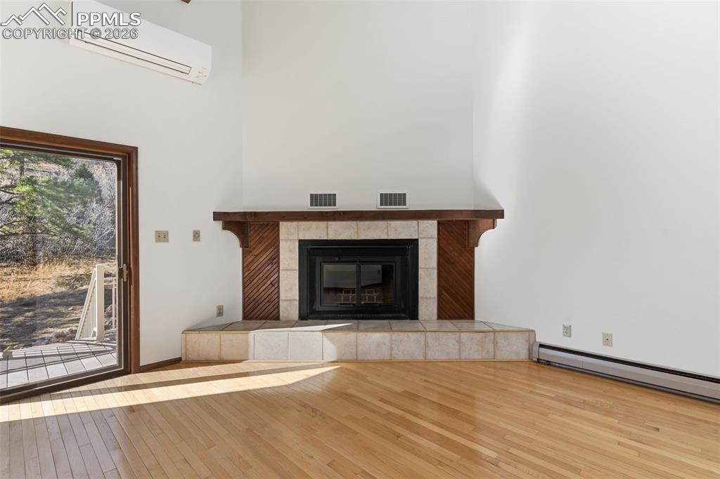 Image 15 of 48: Living Room