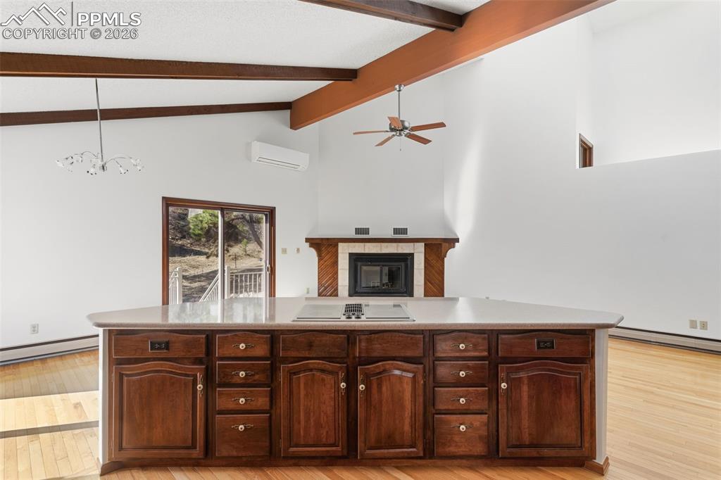 Image 18 of 48: Kitchen