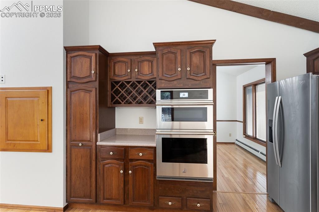 Image 20 of 48: Kitchen