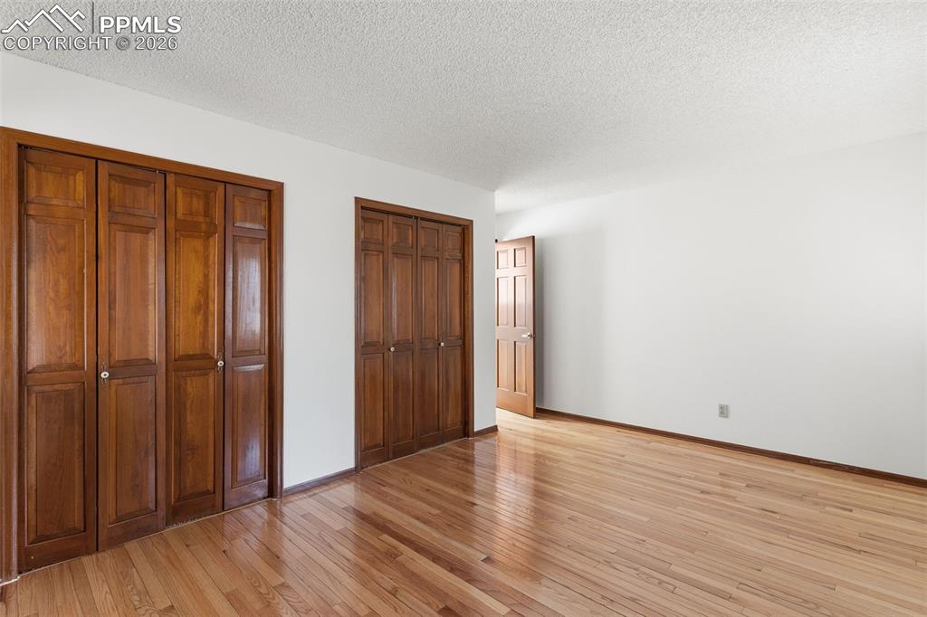 Image 31 of 48: Bedroom