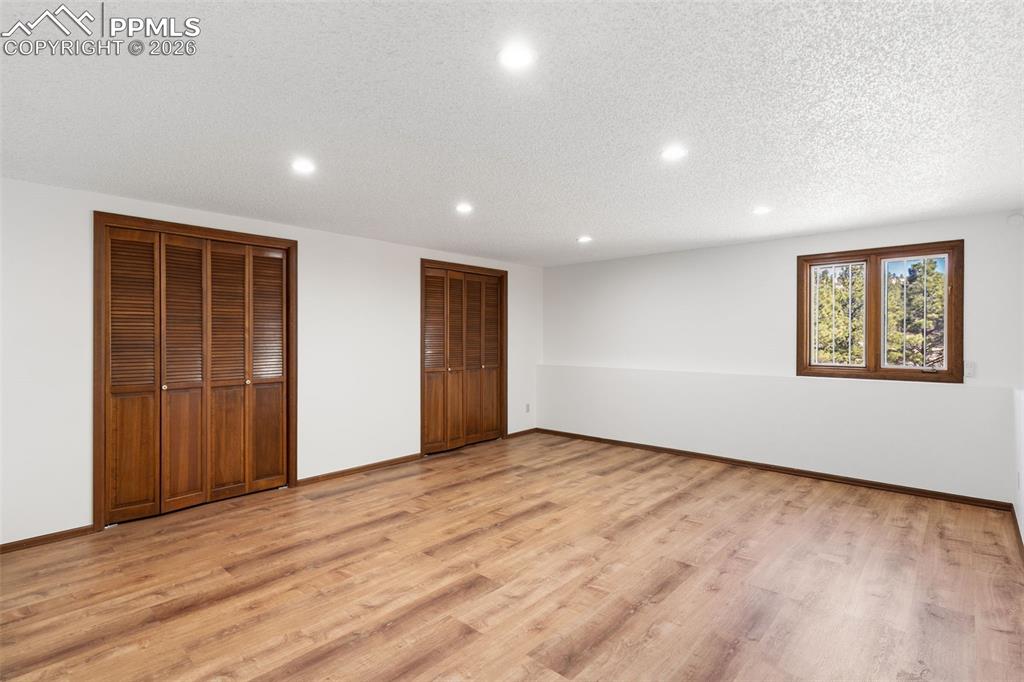 Image 34 of 48: Bedroom