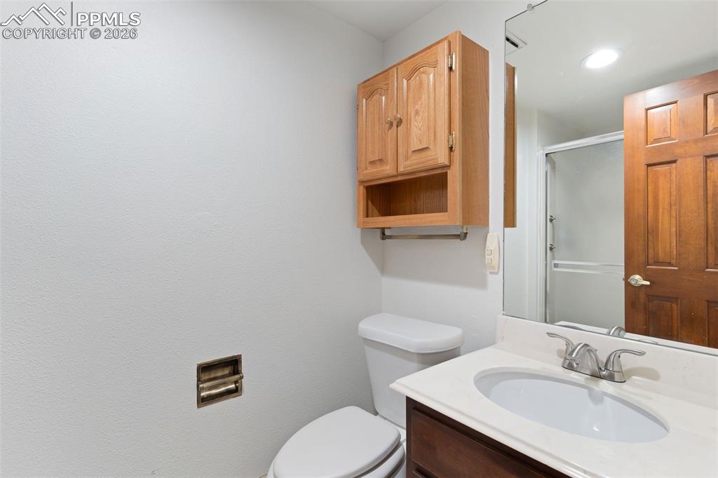 Image 36 of 48: Bathroom