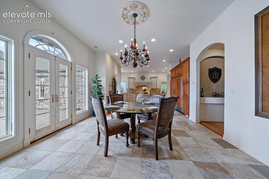 Image 6 of 50: Dining Area