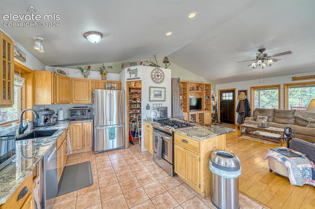 Image 15 of 47: Dining Area