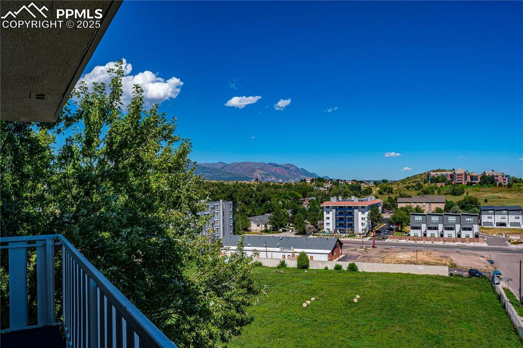Image 25 of 33: Perfect views of Garden of the Gods from your deck