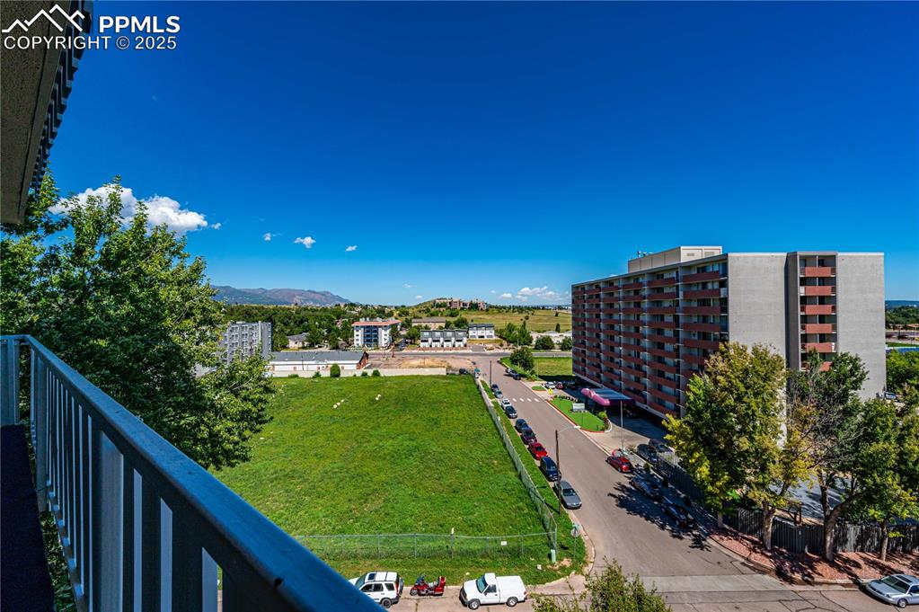 Image 26 of 33: Perfect views of Downtown.