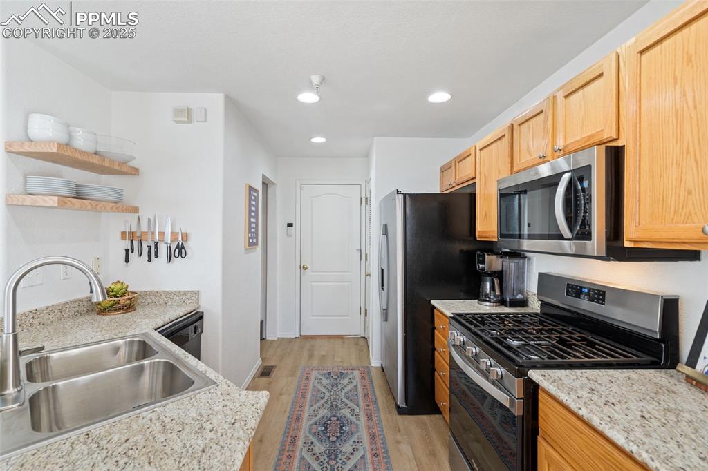 Image 14 of 38: Kitchen