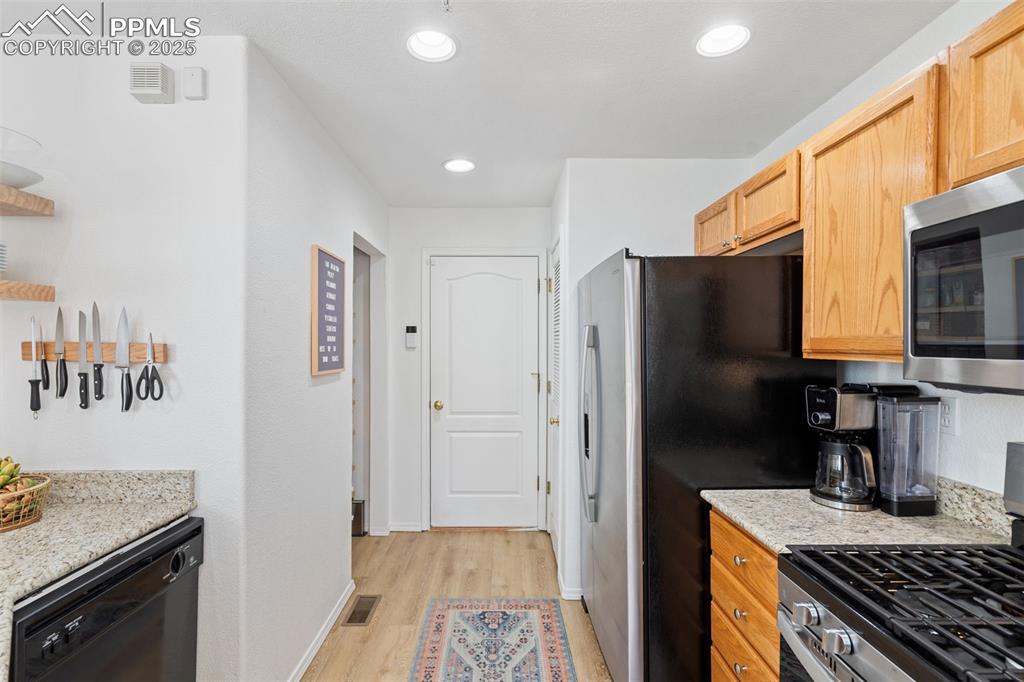 Image 16 of 38: Kitchen