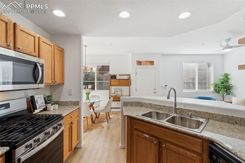 Image 18 of 38: Kitchen