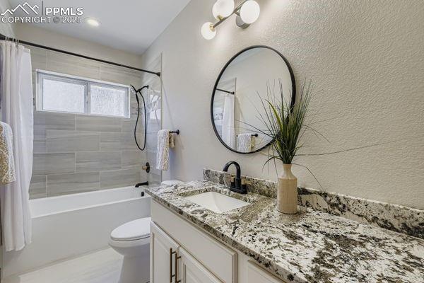 Image 20 of 27: Bathroom