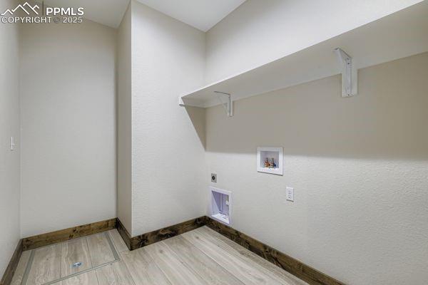 Image 21 of 27: Laundry