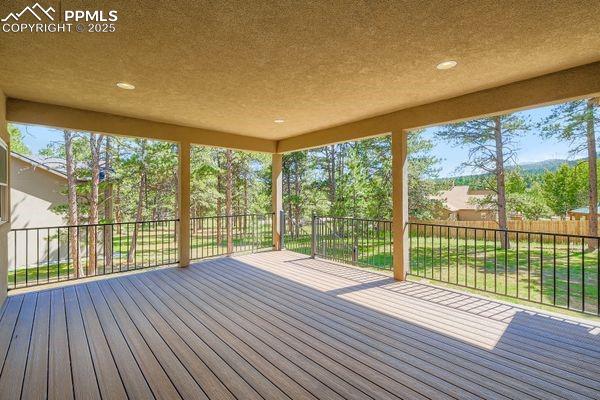 Image 24 of 27: Deck