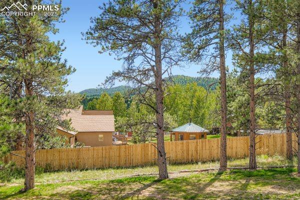 Image 27 of 27: Yard