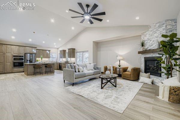 Image 4 of 27: Living Room