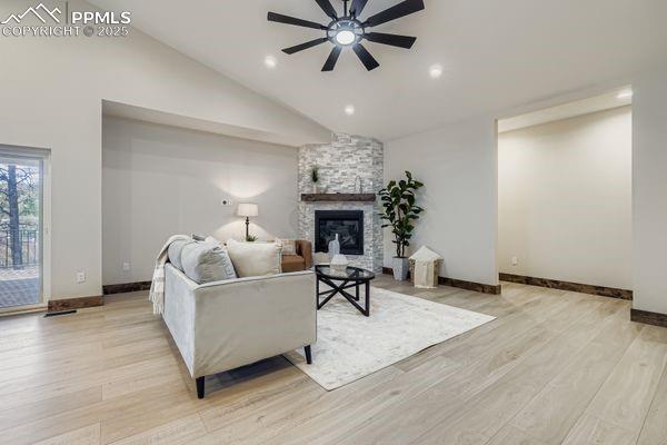 Image 5 of 27: Living Room