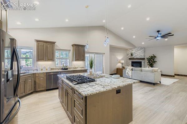 Image 6 of 27: Kitchen