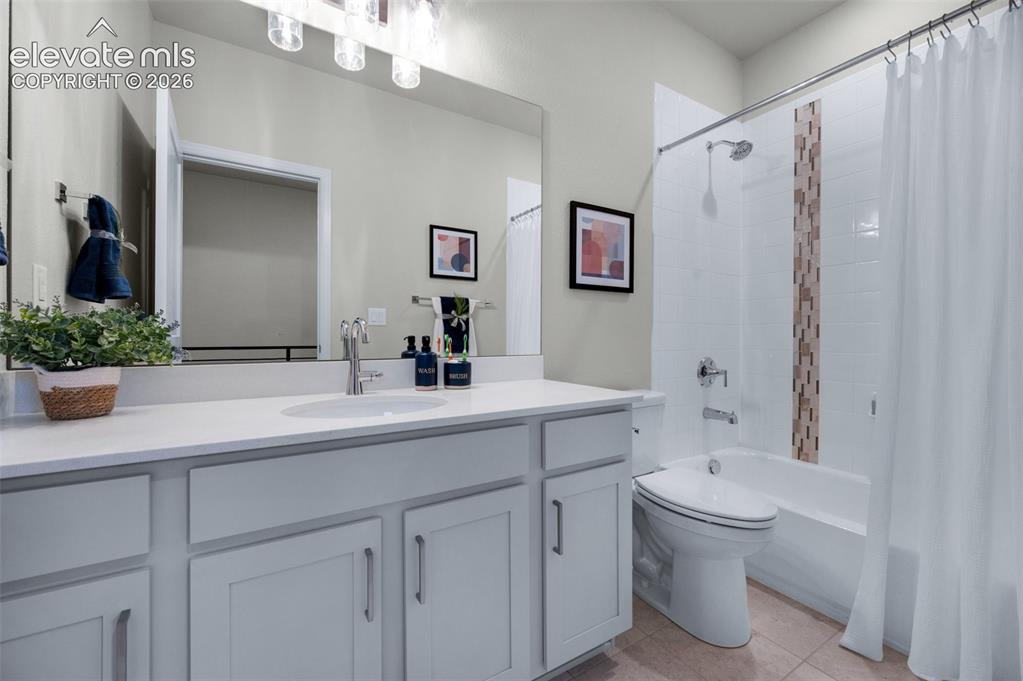 Image 17 of 23: Bathroom