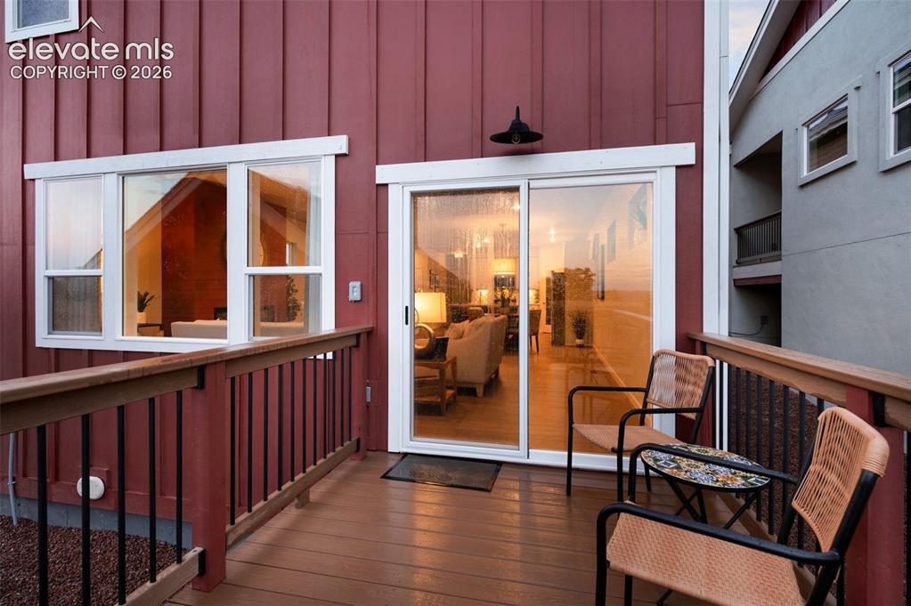 Image 20 of 23: Deck