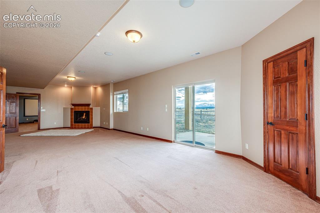 Image 33 of 47: Family Room