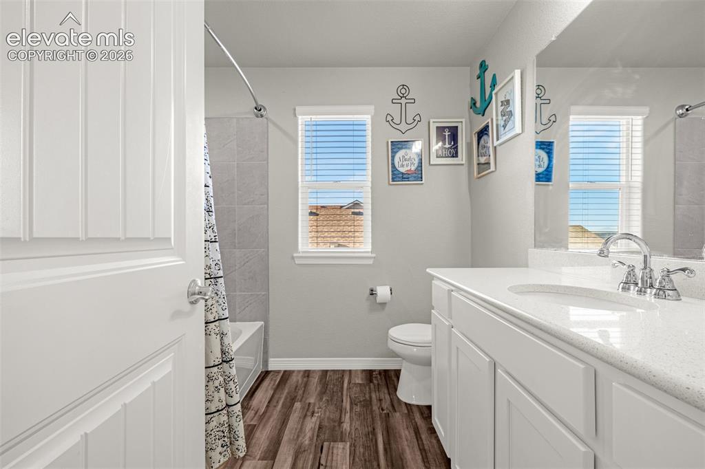 Image 31 of 49: Bathroom