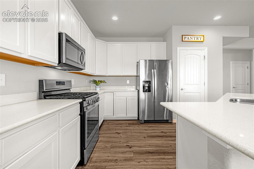 Image 9 of 49: Kitchen
