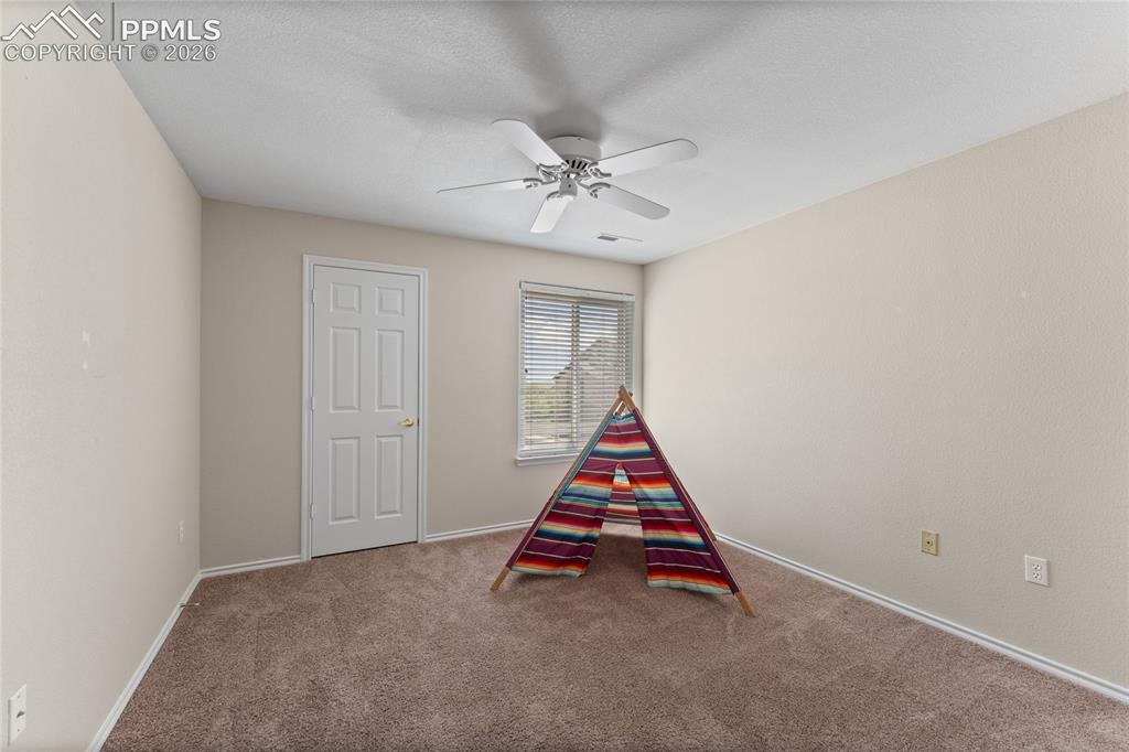 Image 18 of 29: Bedroom