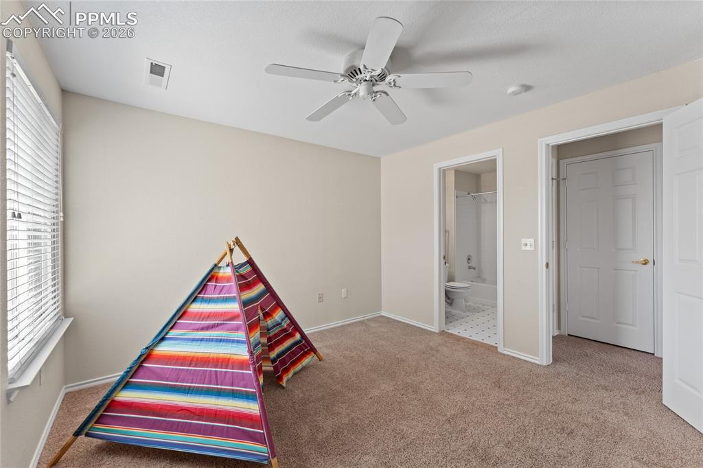 Image 19 of 29: Bedroom