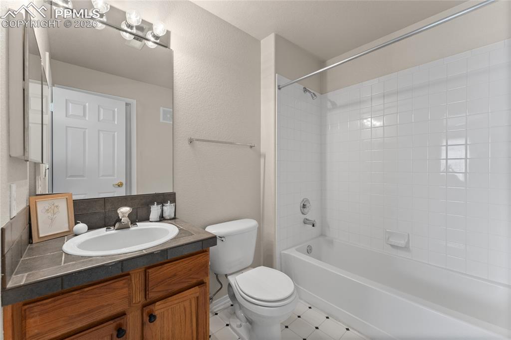 Image 22 of 29: Bathroom
