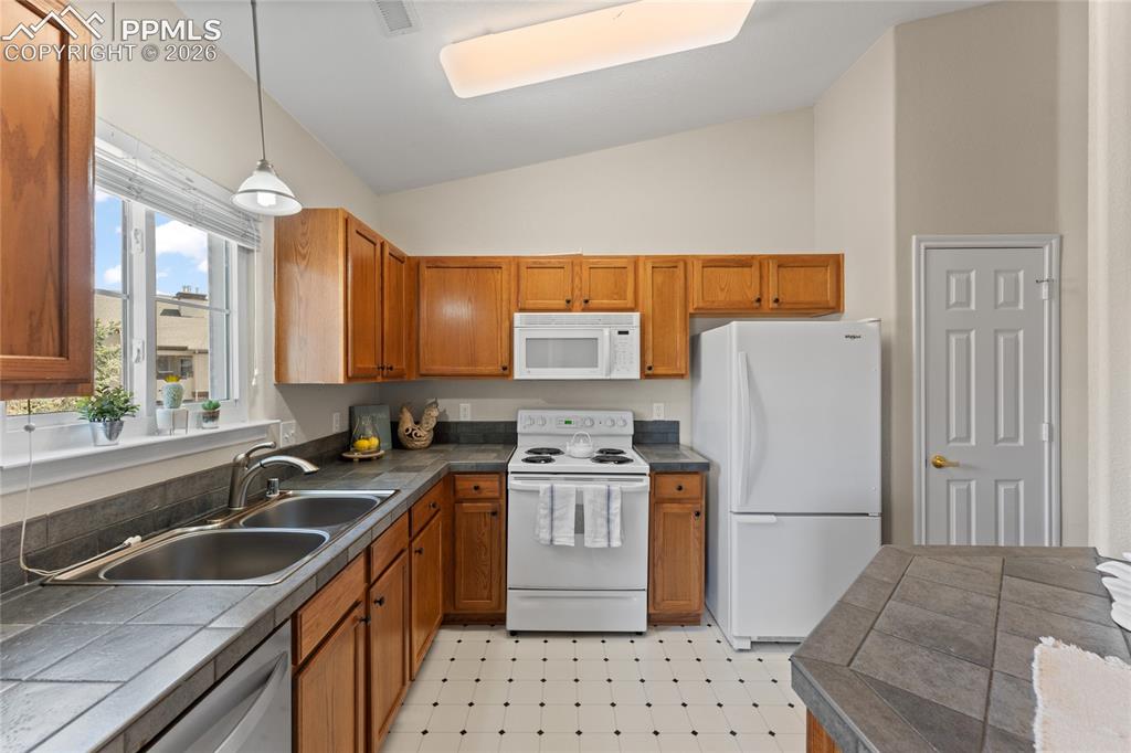 Image 8 of 29: Kitchen