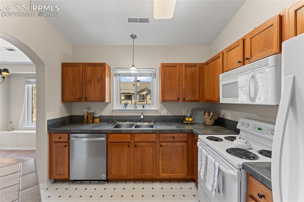 Image 9 of 29: Kitchen
