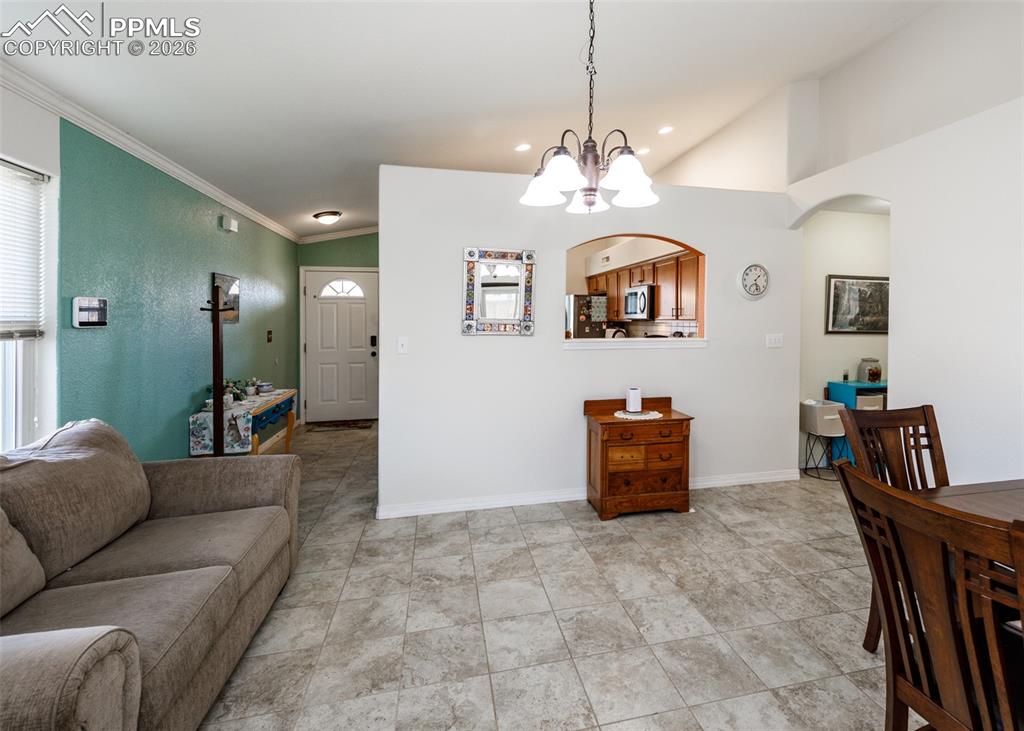 Image 13 of 38: Dining Area