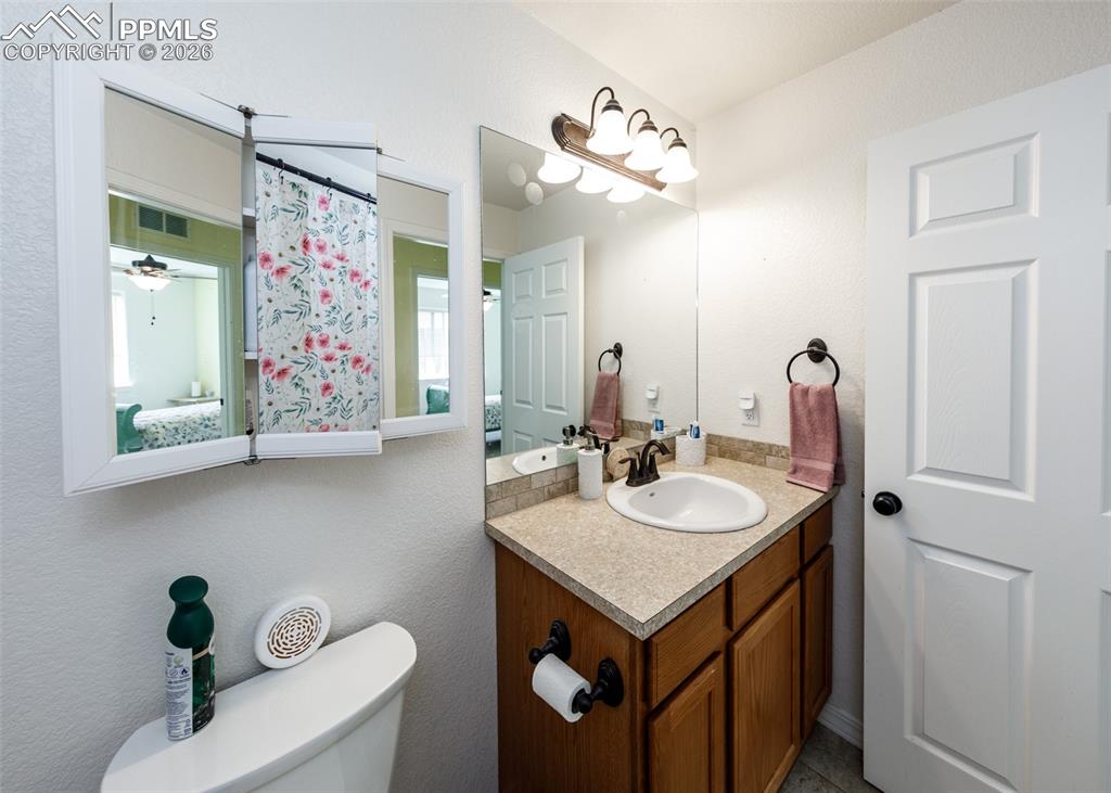 Image 31 of 38: Bathroom