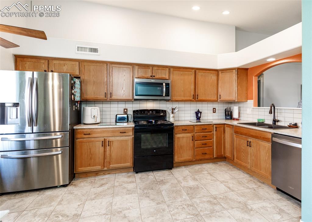 Image 7 of 38: Kitchen