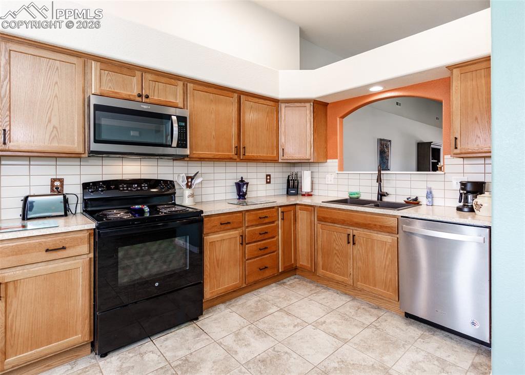 Image 8 of 38: Kitchen