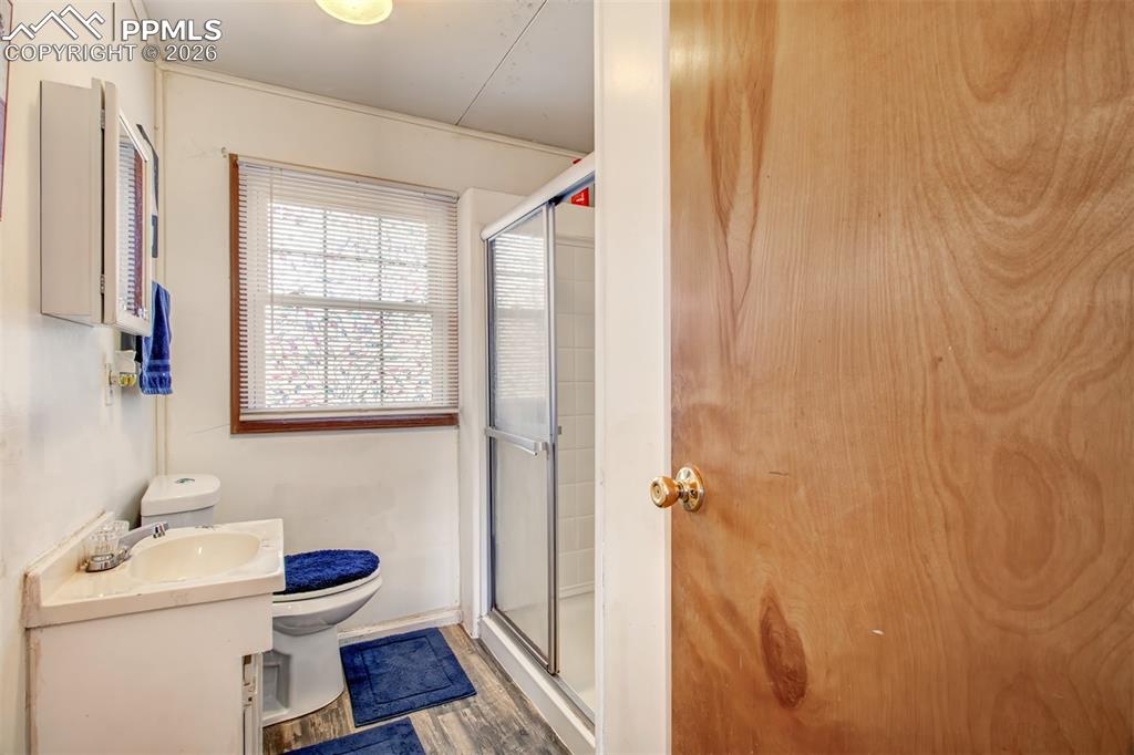 Image 14 of 21: Bathroom