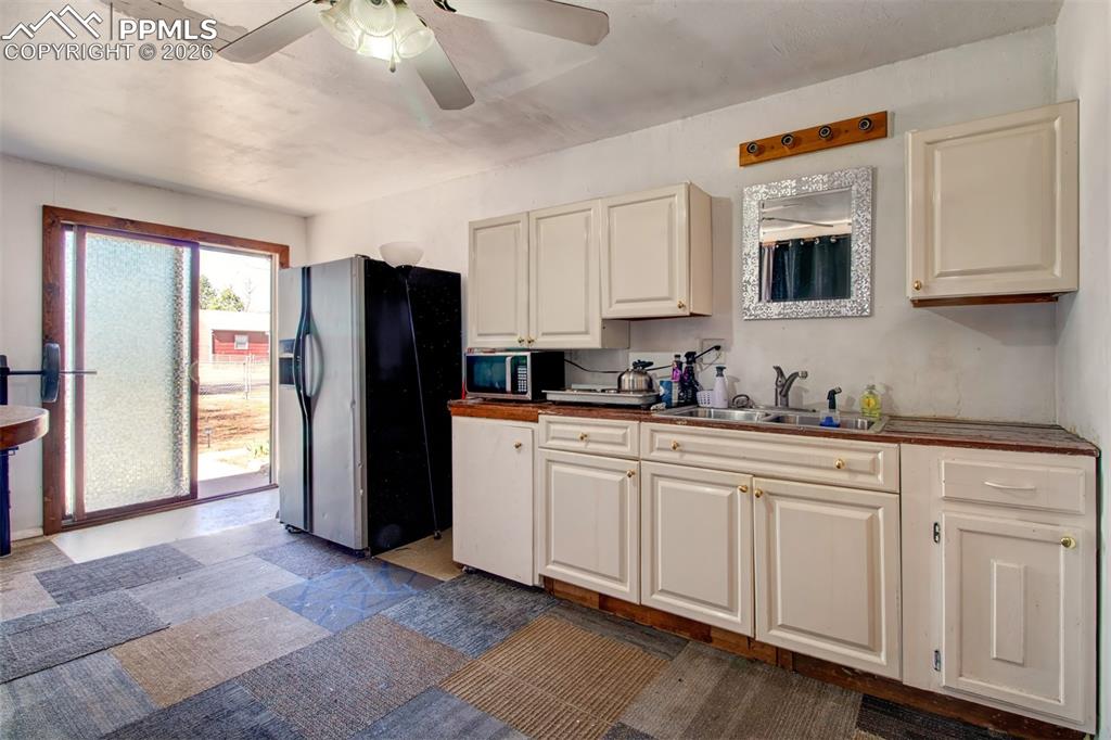 Image 16 of 21: Kitchen in apartment