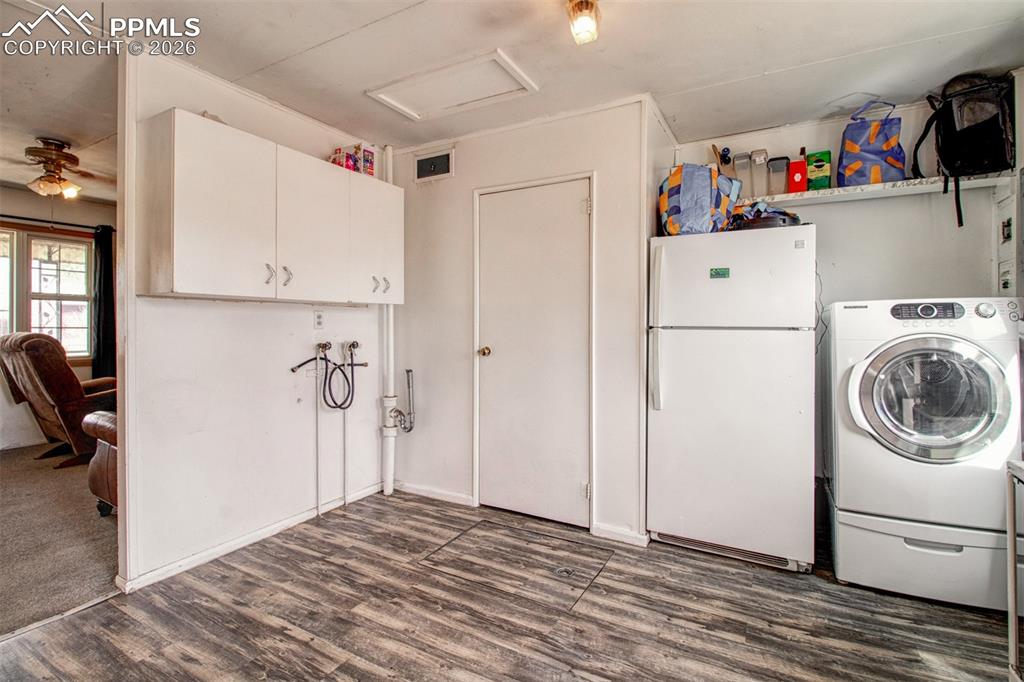 Image 4 of 21: Kitchen