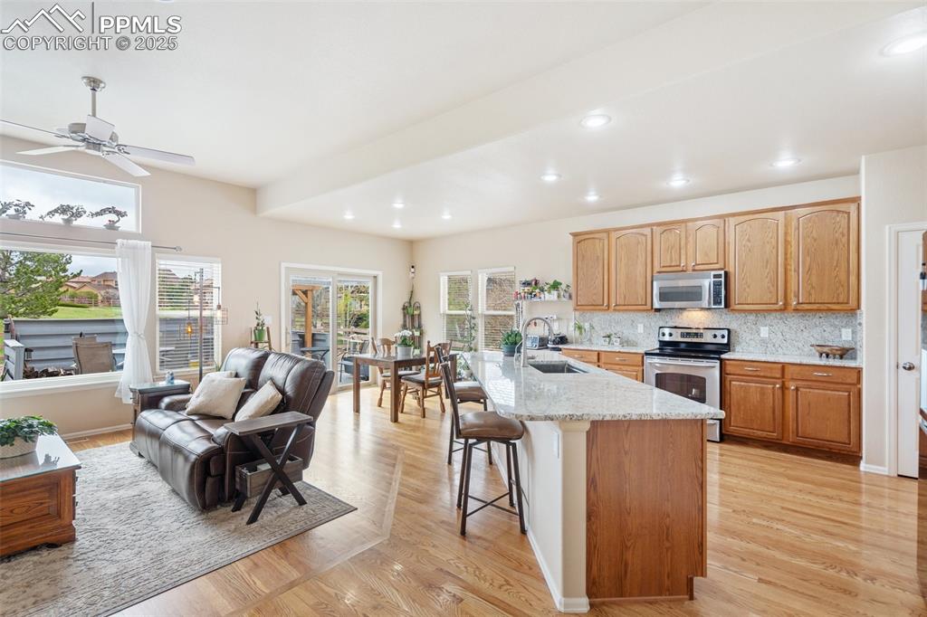 Image 12 of 45: Kitchen