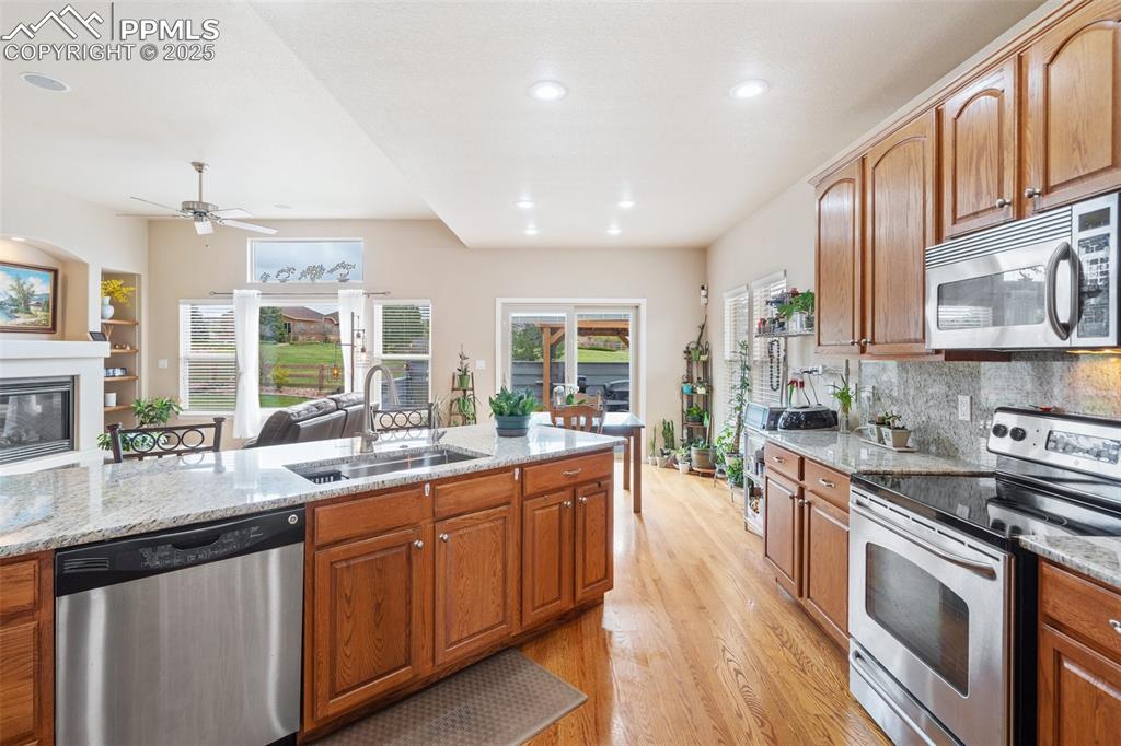 Image 14 of 45: Kitchen