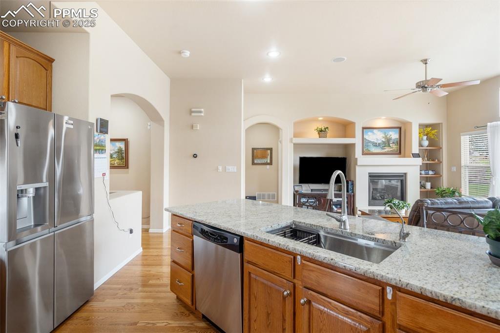 Image 16 of 45: Kitchen