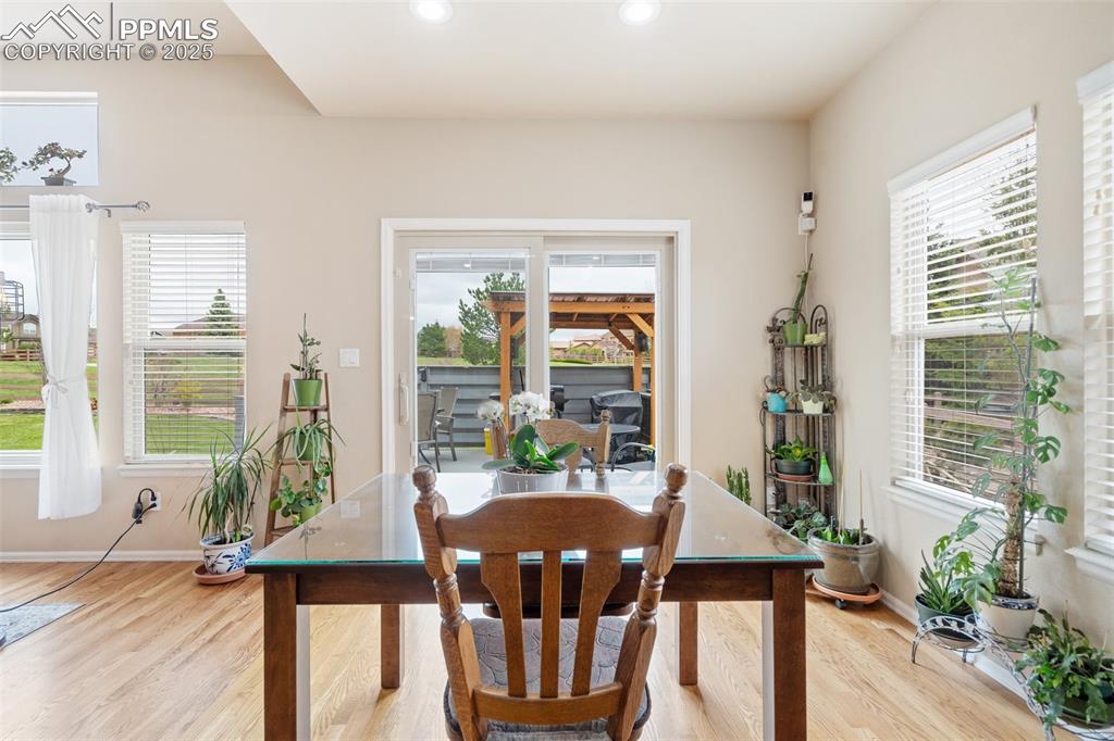 Image 17 of 45: Dining Area